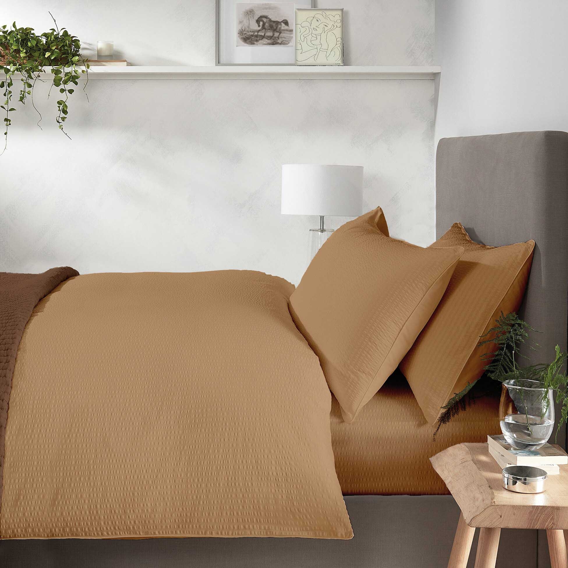 Lenjerie pat Crepe uni bej Lenjerie pat Crepe uni bej