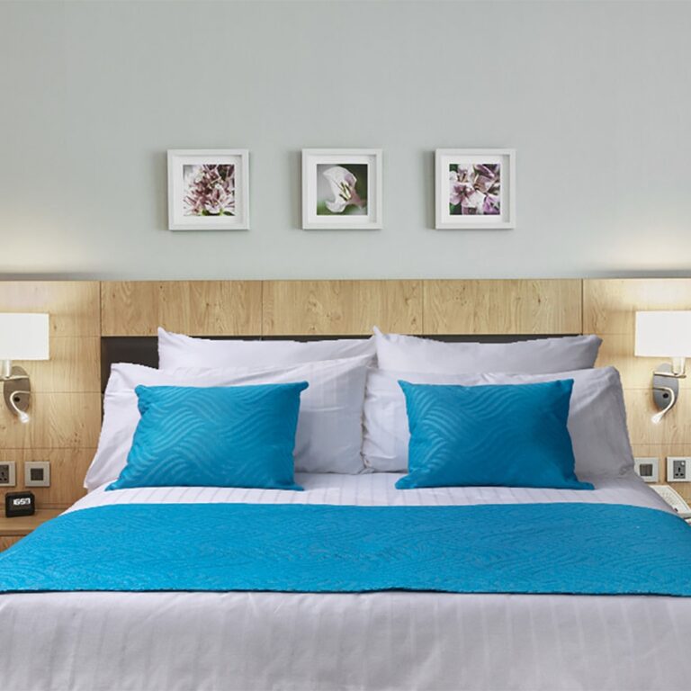 bară transversală de culoare turcoaz hotel